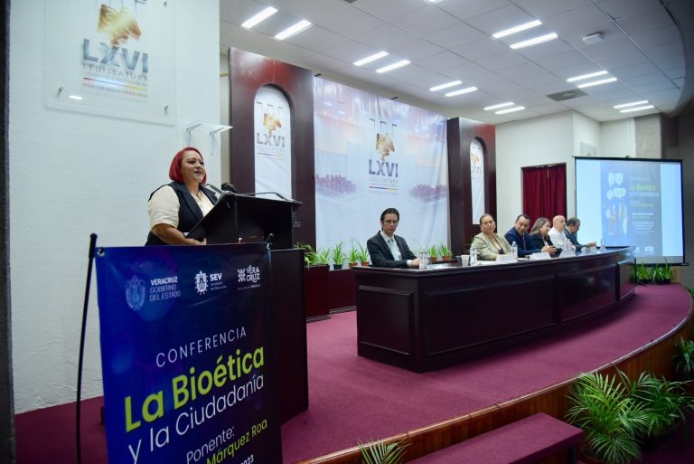 DICTAN EN EL CONGRESO CONFERENCIA LA BIOÉTICA Y LA CIUDADANÍA