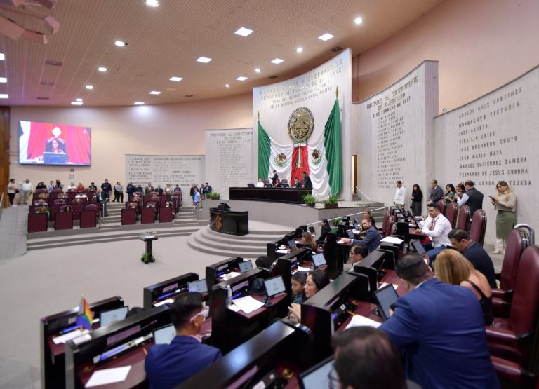 ACEPTA CONGRESO RENUNCIA DE ISIS PÉREZ AL CARGO DE REGIDORA DE PAPANTLA