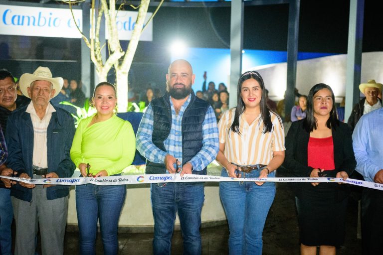 GABRIEL LAGUNES ENTREGA PARQUE EN COMAPA