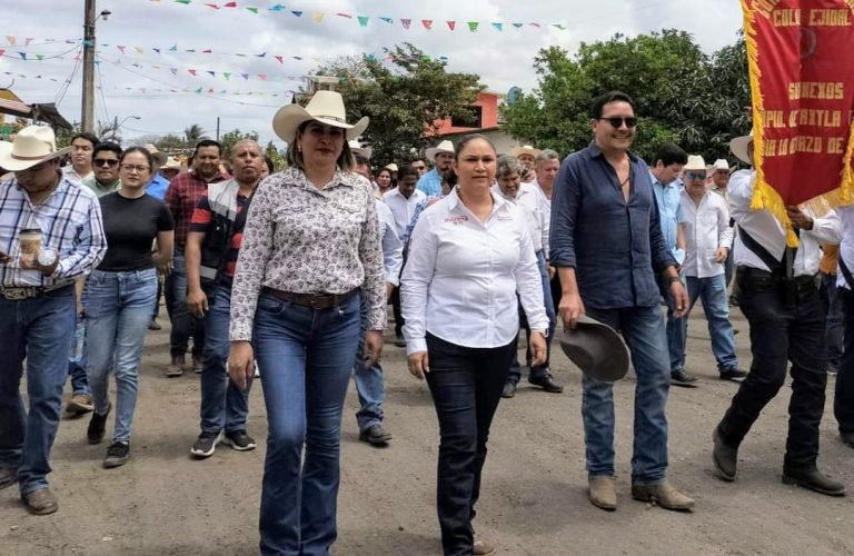 COINCIDEN CANDIDATOS A LA DIPUTACIÓN FEDERAL POR EL DISTRITO DE HUATUSCO EN FIESTA DE COLONIA EJIDAL
