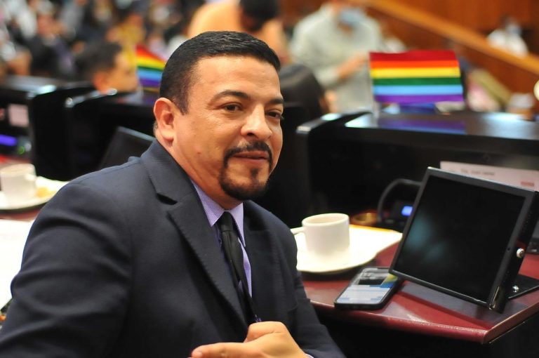 RECHAZA GÓMEZ CAZARÍN QUE SE ENTREGARON BASES AL PERSONAL DEL PODER LEGISLATIVO