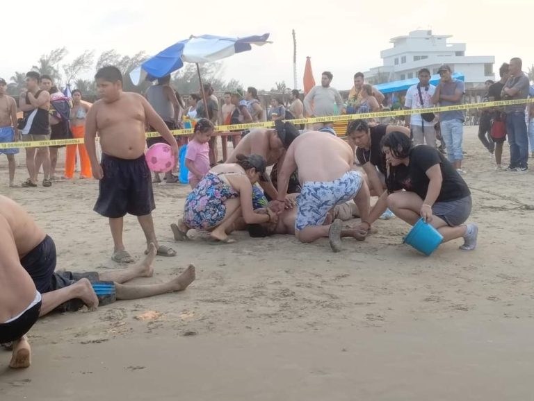 MUEREN AHOGADOS CUATRO PERSONAS DE ECATEPEC EN PLAYAS DE TUXPAN