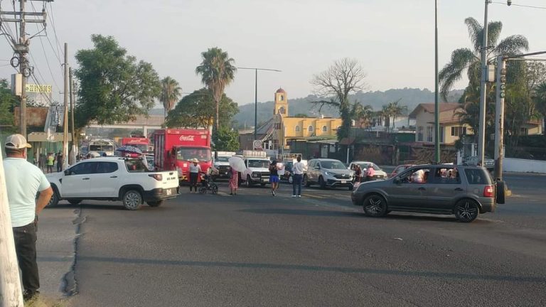 CIERRAN BULEVAR XALAPA-BANDERILLA POR FALTA DE AGUA