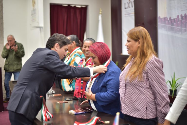 ENTREGAN EN EL CONGRESO RECONOCIMIENTO A CAMPEONES DE ORATORIA