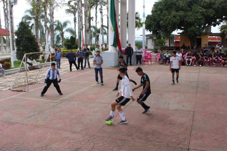 TORNEO RELÁMPAGO DE FÚTBOL SOCCER EN ZENTLA