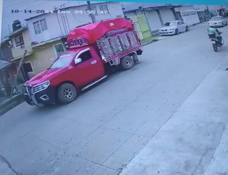 UBICAN CAMIONETA QUE DEJÓ LESIONADA A UNA JOVEN MOTOCICLISTA EN COSCOMATEPEC