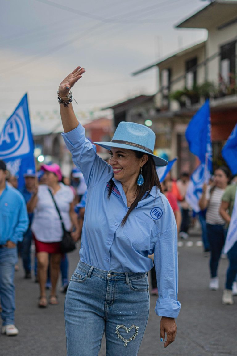 INICIA CAMPAÑA VIRIDIANA BRETÓN