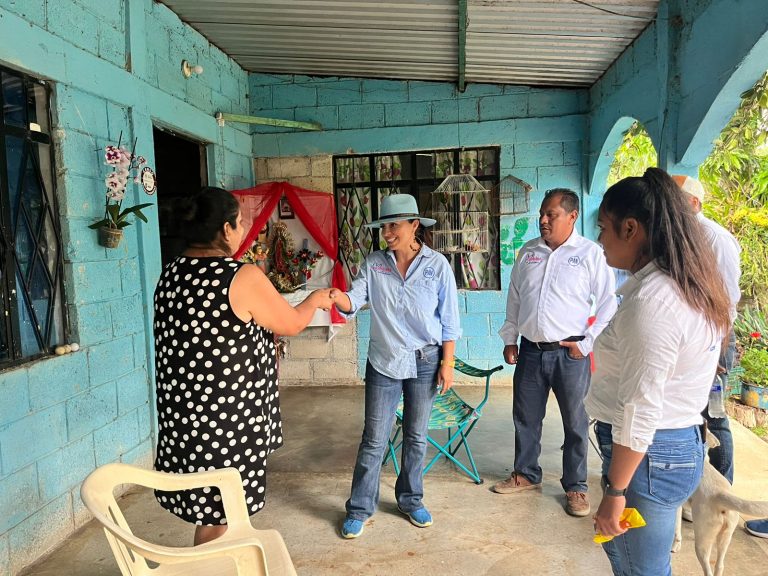 FAMILIAS DE MOCTEZUMA Y ZACAMITLA VAN CON «VIRI»