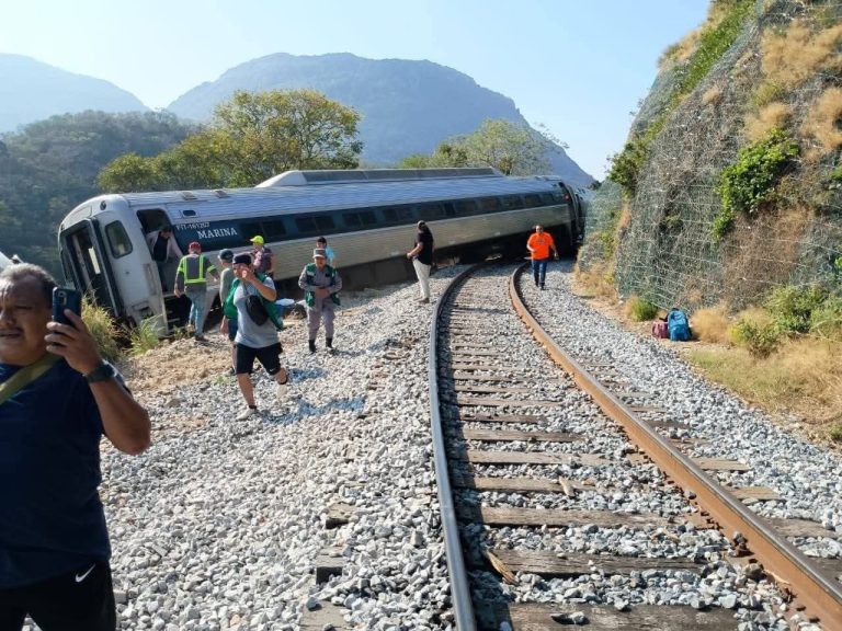 DESCARRILAMIENTO DEL TREN INTEROCEÁNICO EN OAXACA; VIAJABAN 250 PERSONAS