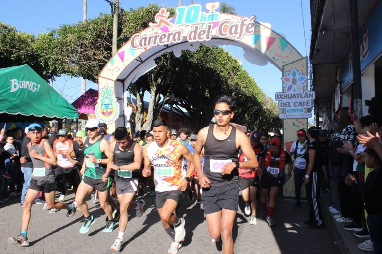 CERCA DE 400 CORREDORES INAUGURAN LA CARRERA DEL CAFÉ 10K EN IXHUATLÁN