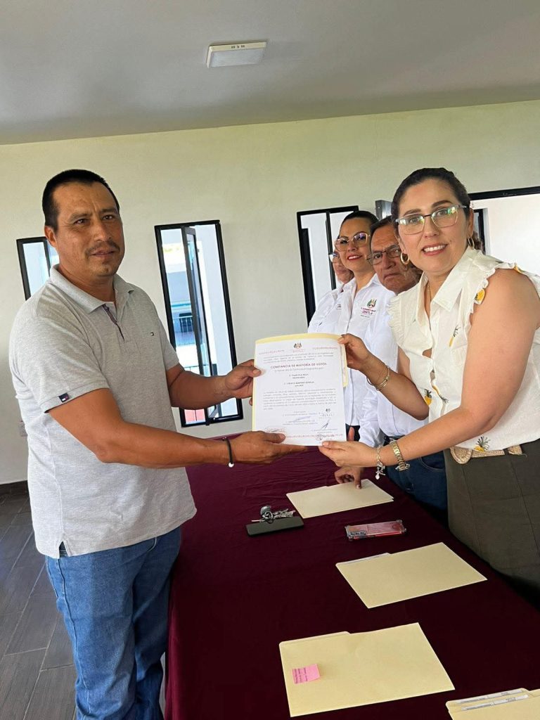 AYUNTAMIENTO DE ZENTLA REALIZA ENTREGA DE CONSTANCIAS Y TOMA DE PROTESTA DE AGENTES MUNICIPALES