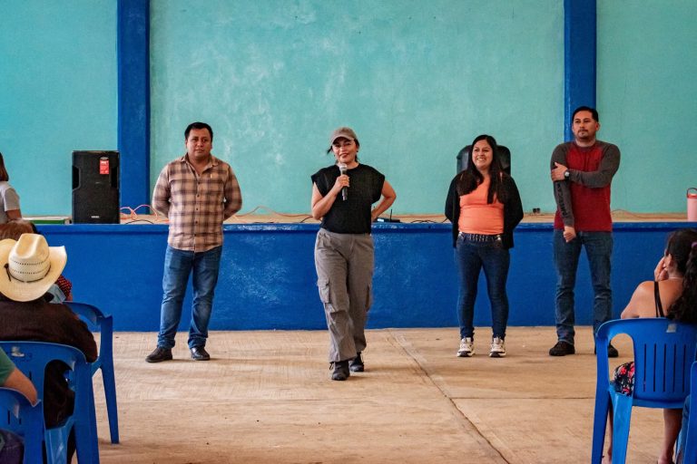 AYUNTAMIENTO DE IXHUATLÁN DEL CAFÉ LLEVA SERVICIOS A GUZMANTLA
