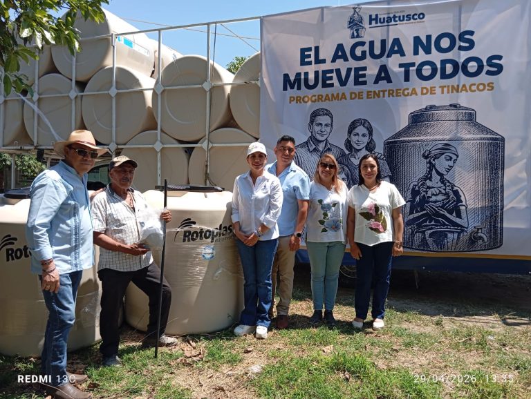 GOBIERNO MUNICIPAL DE HUATUSCO INICIA ENTREGA DE TINACOS CON EL PROGRAMA «EL AGUA NOS MUEVE A TODOS»